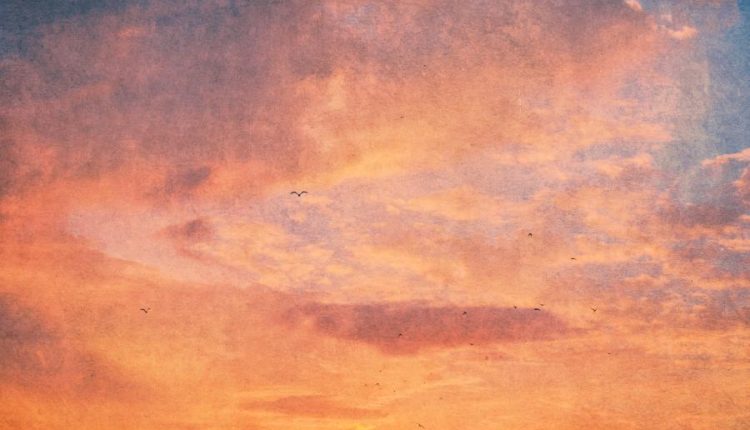 آسمان در لحظه غروب