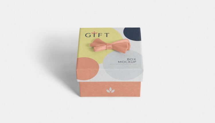 موکاپ جعبه هدیه مربعی