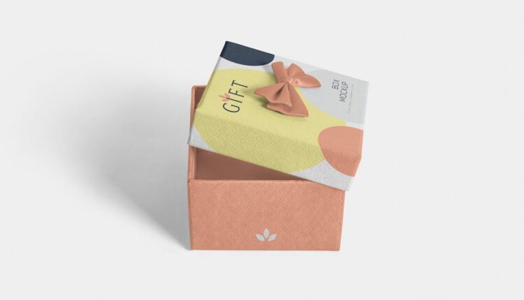 موکاپ جعبه هدیه مربعی