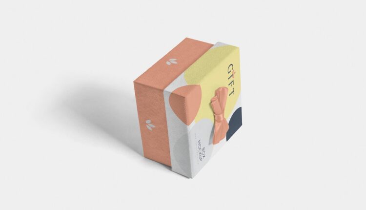 موکاپ جعبه هدیه مربعی