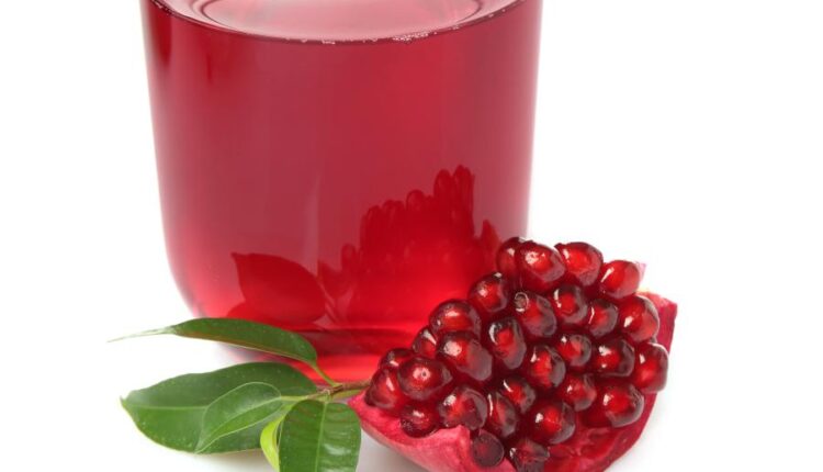 عکس استوک انار   Photo Pomegranate And Leaf Isolated