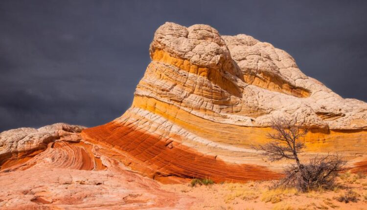 تصویر زمینه کوه رنگی