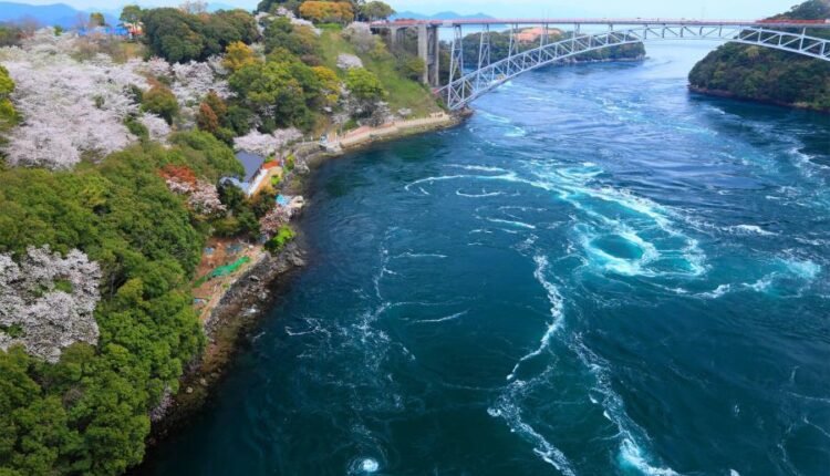 تصویر زمینه دریاچه