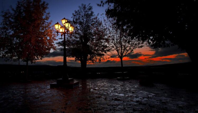 تصویر زمینه تاریک