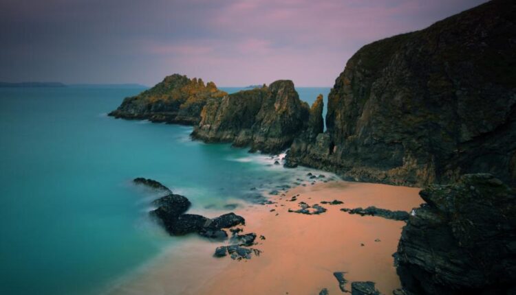 عکس زمینه ساحل