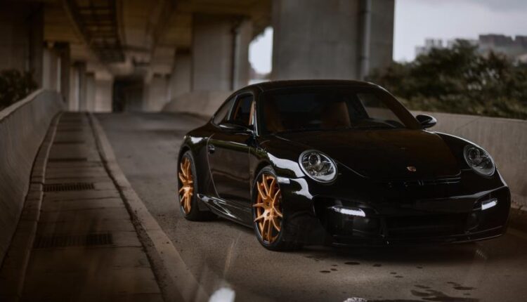 تصویر زمینه ماشین مشکی