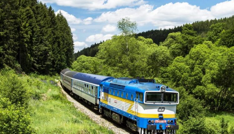 پس زمینه قطار