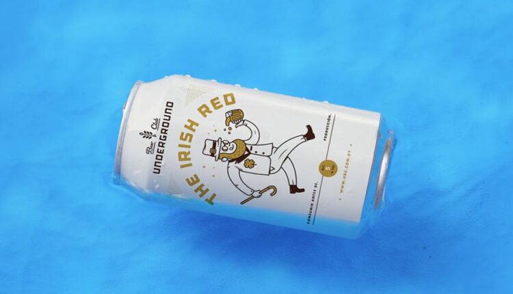 موکاپ نوشابه قوطی داخل آب   Can in Water Mockup