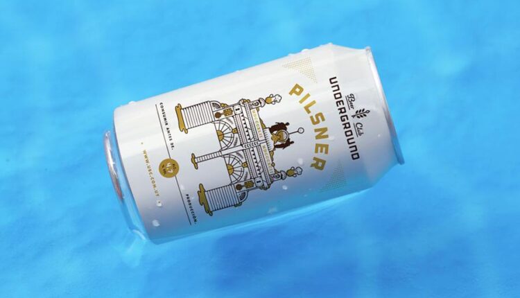 موکاپ نوشابه قوطی داخل آب   Can in Water Mockup