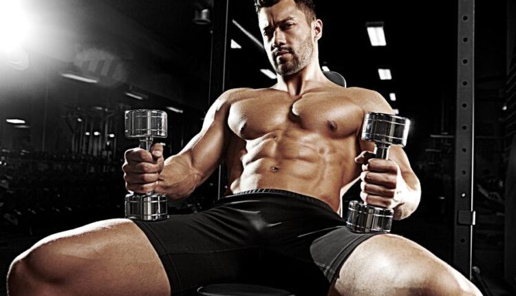 عکس استوک بدنسازی   Bodybuilder in the gym