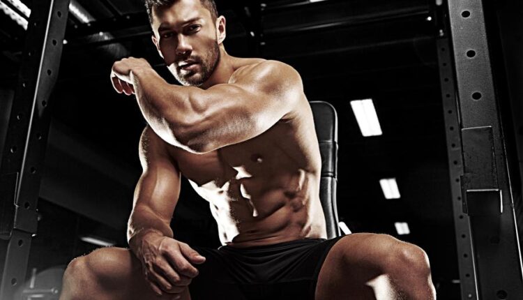 عکس استوک بدنسازی   Bodybuilder in the gym