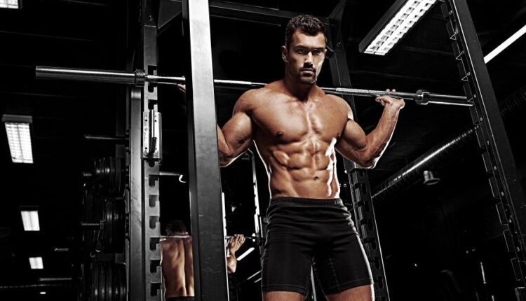 عکس استوک بدنسازی   Bodybuilder in the gym