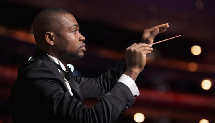 عکس استوک رهبر ارکستر   symphonic orchestra of opera