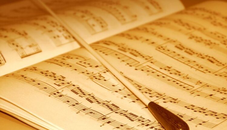 عکس استوک رهبر ارکستر   symphonic orchestra of opera