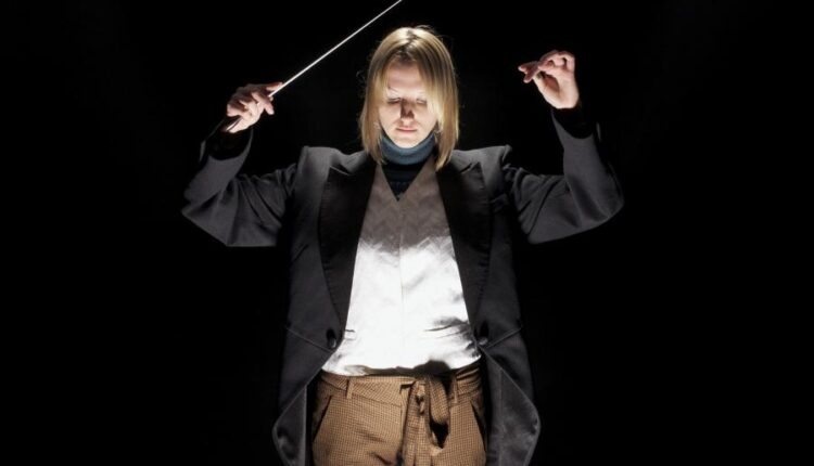 عکس استوک رهبر ارکستر   symphonic orchestra of opera