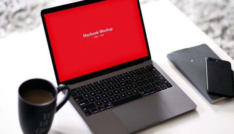 موکاپ لپ تاپ مک بوک پرو   Laptop App UI Mockup