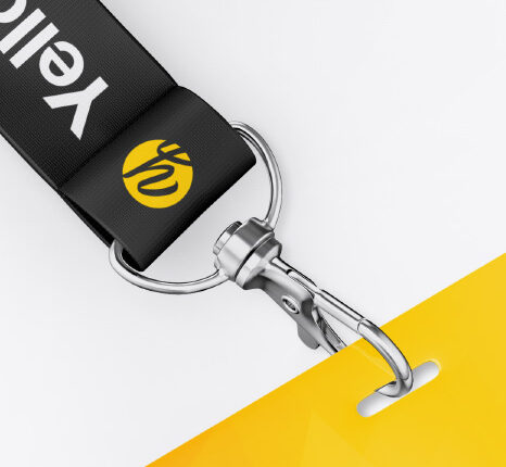 موکاپ کارت پرسنلی افقی   Horizontal ID Card Mockup