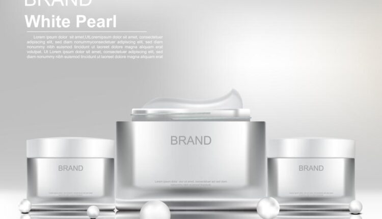 وکتور محصولات آرایشی و گل صورتی   Cosmetic products flowers