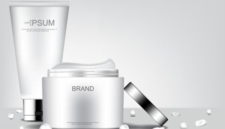 وکتور محصولات آرایشی و گل صورتی   Cosmetic products flowers