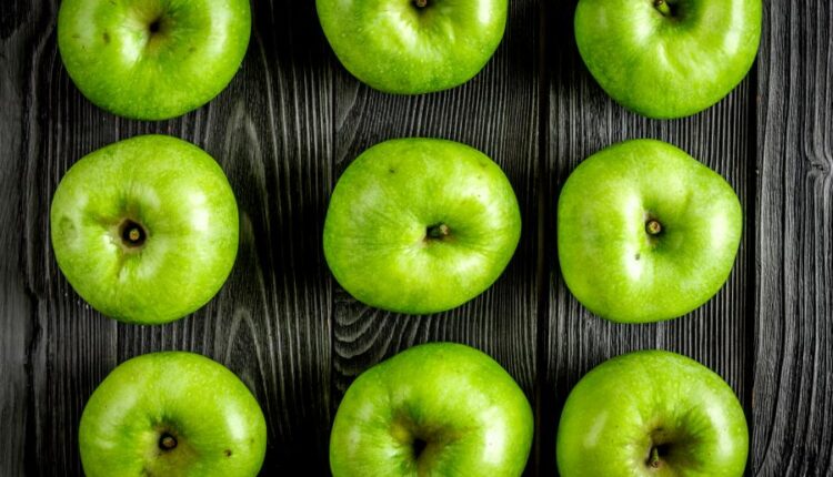 تصاویر استوک سیب سبز   Green apples