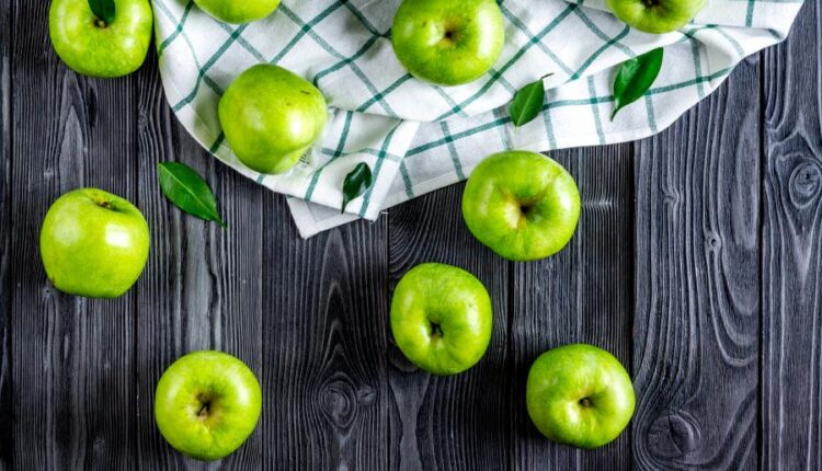 تصاویر استوک سیب سبز   Green apples
