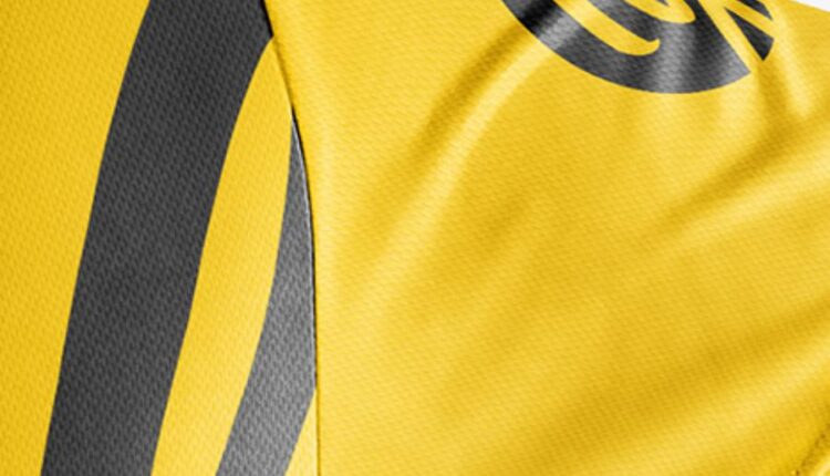 موکاپ تی شرت مردانه در حال حرکت   Men’s T Shirt Mockup