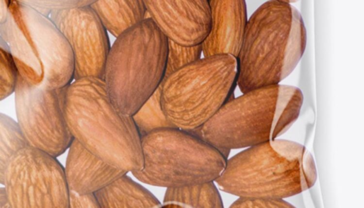 موکاپ بسته بندی پلاستیکی شفاف بادام   Almonds Mockup