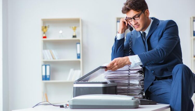 تصاویر استوک شرکت و اداره   Business head at office