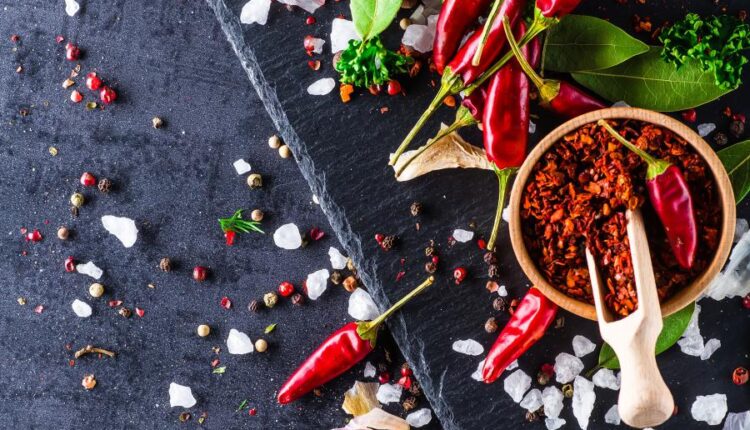 تصاویر استوک فلفل های قرمز با پس زمینه مشکی   Chili Peppers