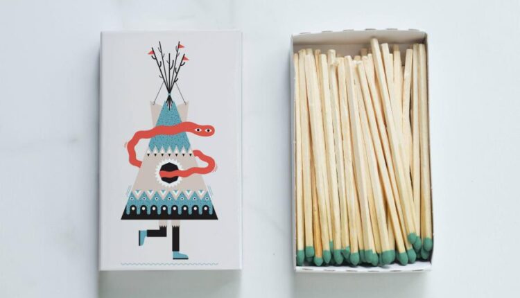 موکاپ فانتزی جعبه کبریت   Matches Box Mockup