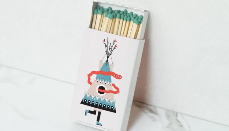 موکاپ فانتزی جعبه کبریت   Matches Box Mockup