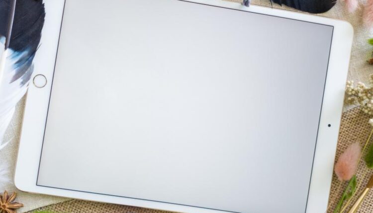 6 موکاپ آی پد با چیدمان مختلف   iPad Mockup Scenes