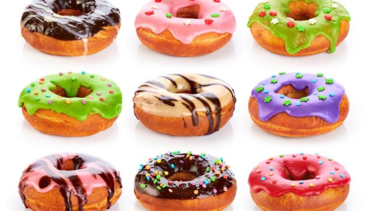 عکس استوک دونات شکلاتی و خامه ای   Donuts chocolate