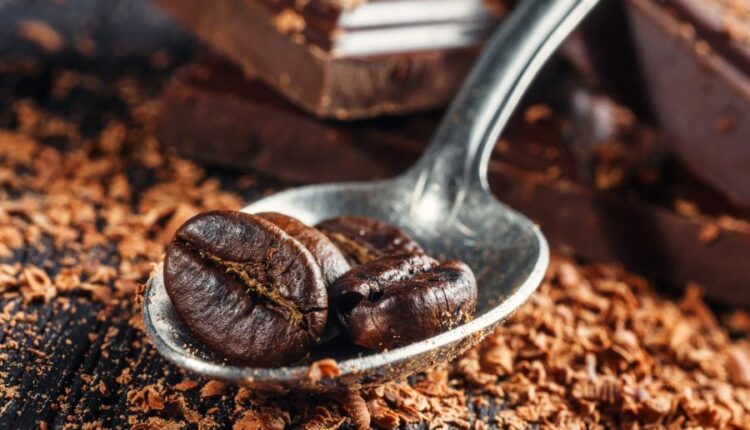 عکس استوک قهوه و دانه های رست شده آن   beans and flavored