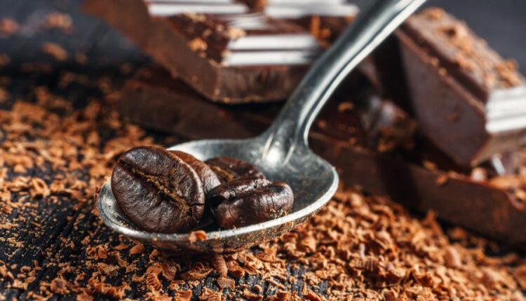 عکس استوک قهوه و دانه های رست شده آن   beans and flavored