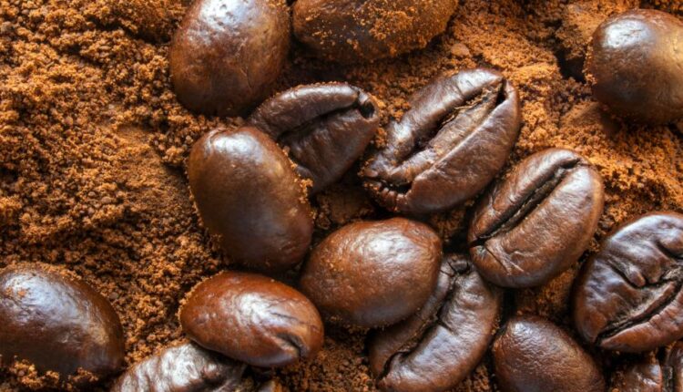 عکس استوک قهوه و دانه های رست شده آن   beans and flavored