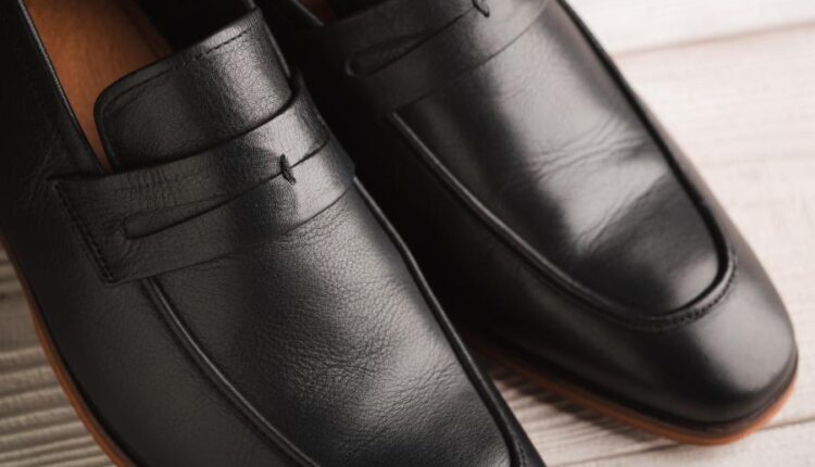 عکس استوک کفش چرمی و اکسسوری چرم   shoes and accessories