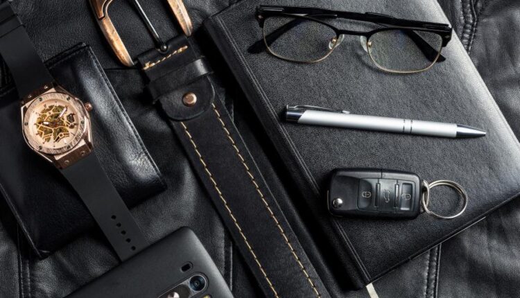 عکس استوک کفش چرمی و اکسسوری چرم   shoes and accessories