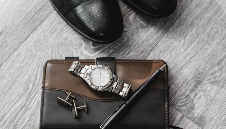 عکس استوک کفش چرمی و اکسسوری چرم   shoes and accessories