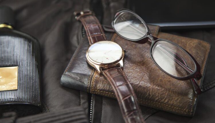 عکس استوک کفش چرمی و اکسسوری چرم   shoes and accessories