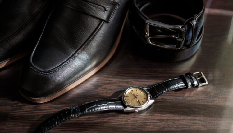 عکس استوک کفش چرمی و اکسسوری چرم   shoes and accessories