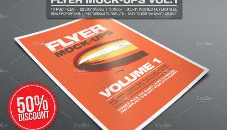 موکاپ تراکت روی میز   Flyer Mockups