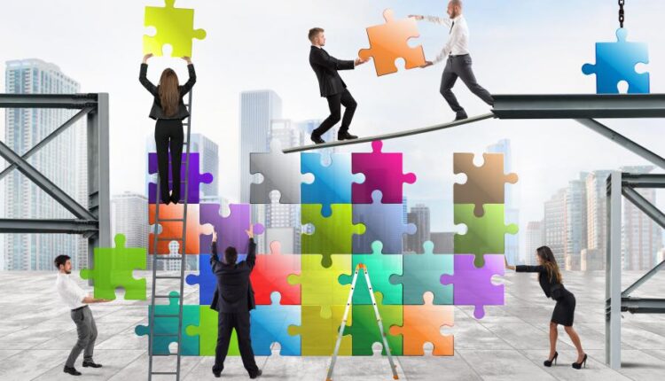 23 عکس استوک تفکر خلاق   Building a new creative idea