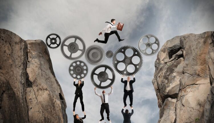 23 عکس استوک تفکر خلاق   Building a new creative idea