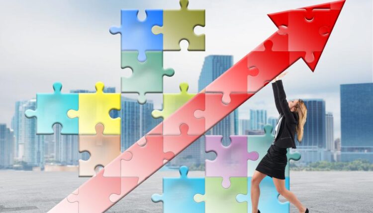 23 عکس استوک تفکر خلاق   Building a new creative idea