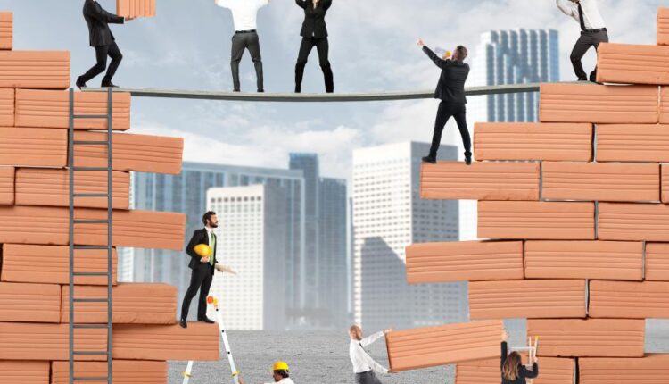 23 عکس استوک تفکر خلاق   Building a new creative idea