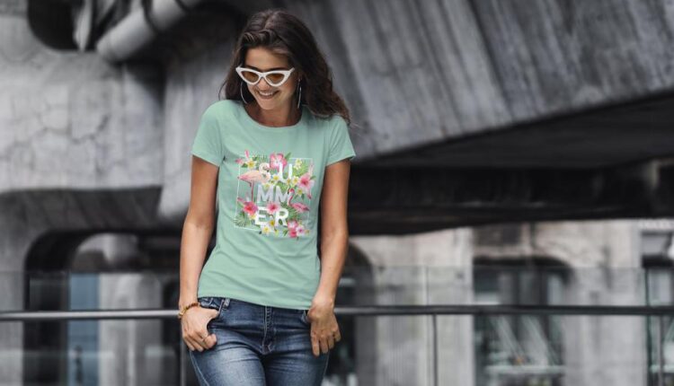 موکاپ تیشرت خیابانی   T Shirt Mock Up Urban Style
