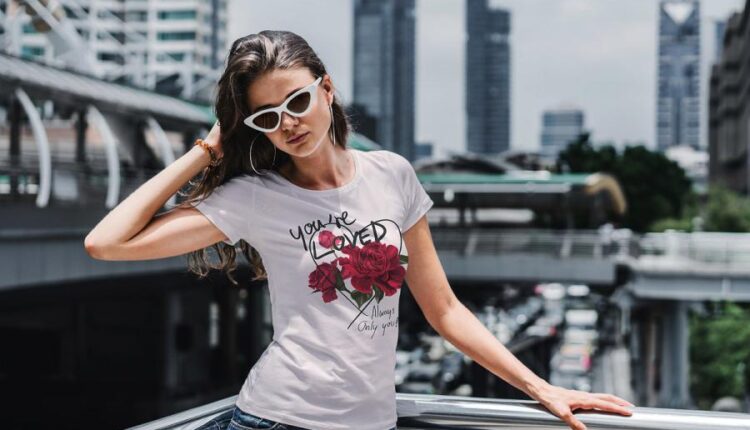 موکاپ تیشرت خیابانی   T Shirt Mock Up Urban Style