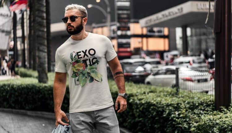 موکاپ تیشرت خیابانی   T Shirt Mock Up Urban Style