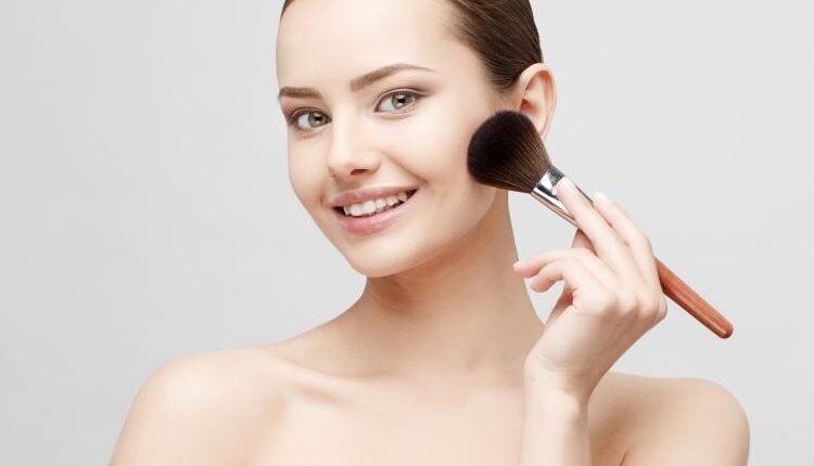 عکس زن و دختر در حال آرایش  – Beautiful Face Of Woman